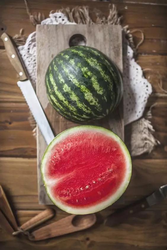 吃瓜吃不够作者简介,揭秘娱乐圈幕后真相的麻辣观察者