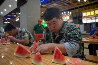 老兵吃瓜,揭秘军营里的那些趣事