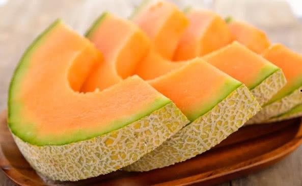 吃榴莲哈密瓜水果,热带与沙漠的甜蜜邂逅